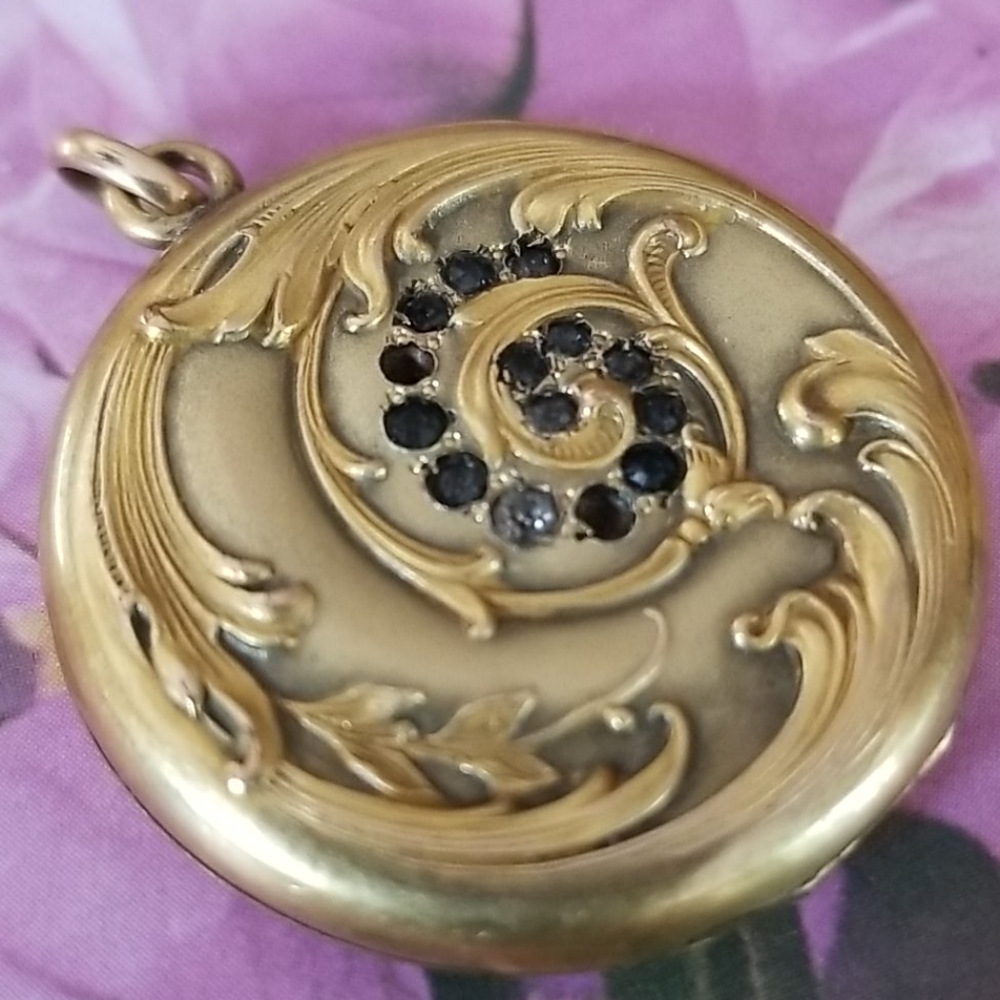 Antique Vintage Early 1900s W & SB Art Nouveau Gold Filled and Sapphire Locket - Picture 13 of 16